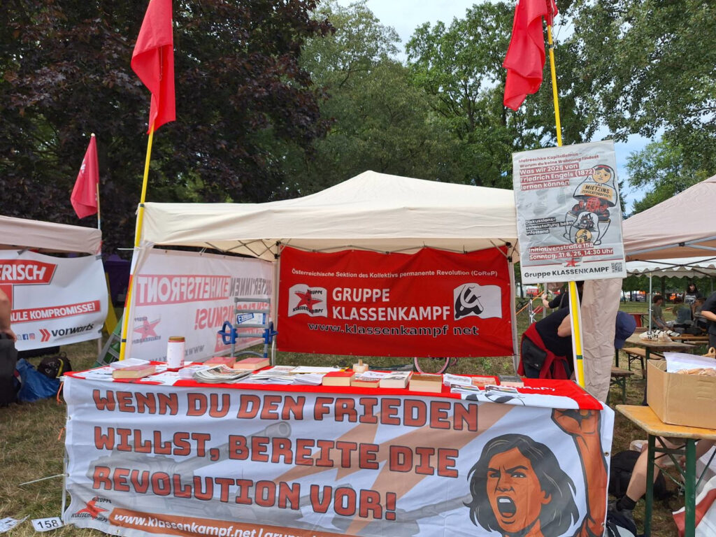 So sah unser Infostand am Samstag aus: Auf unserem Transparent klar der Organisationsname erkennbar