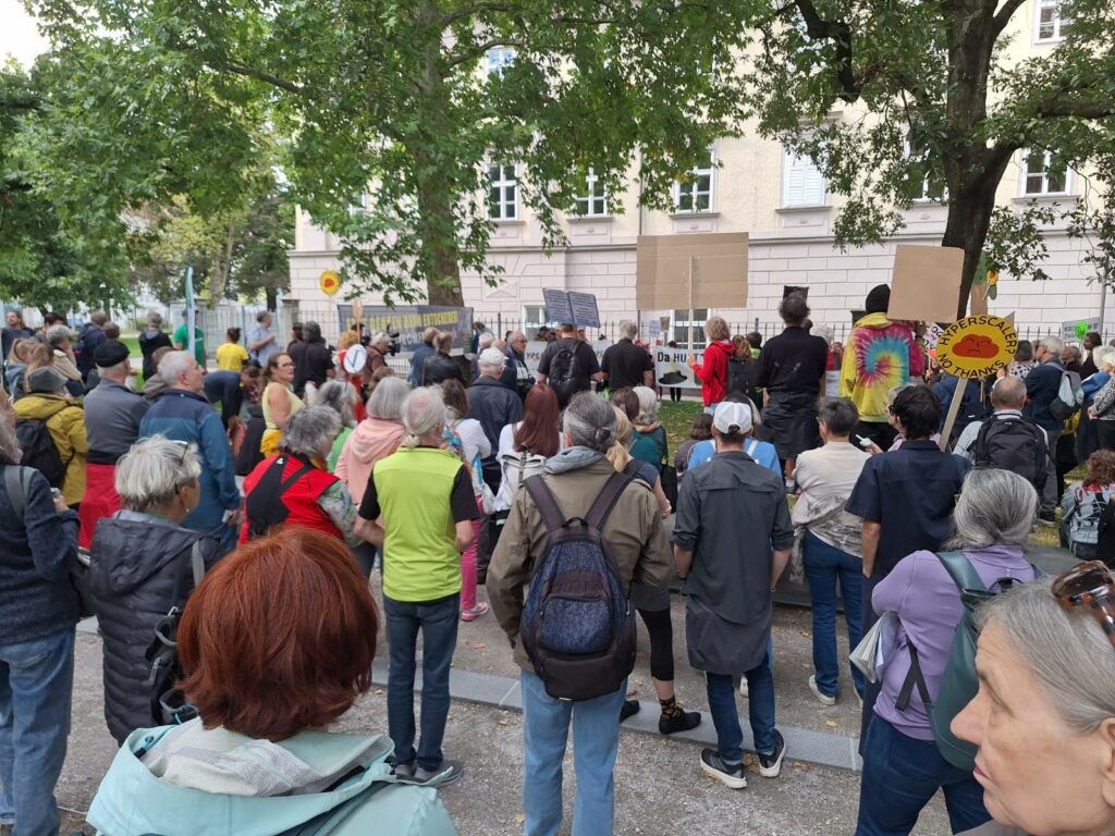 Auftaktkundgebung vor dem Landhaus in Linz